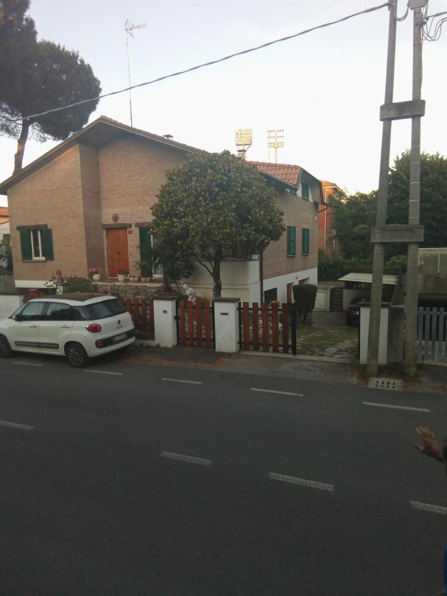 AFFITTACAMERE VILLA SOFIA accanto Ospedale con ampio giardino - Housity