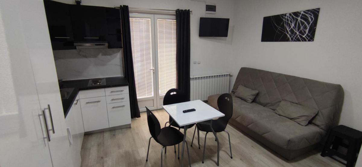 Studia ANIKS - Housity