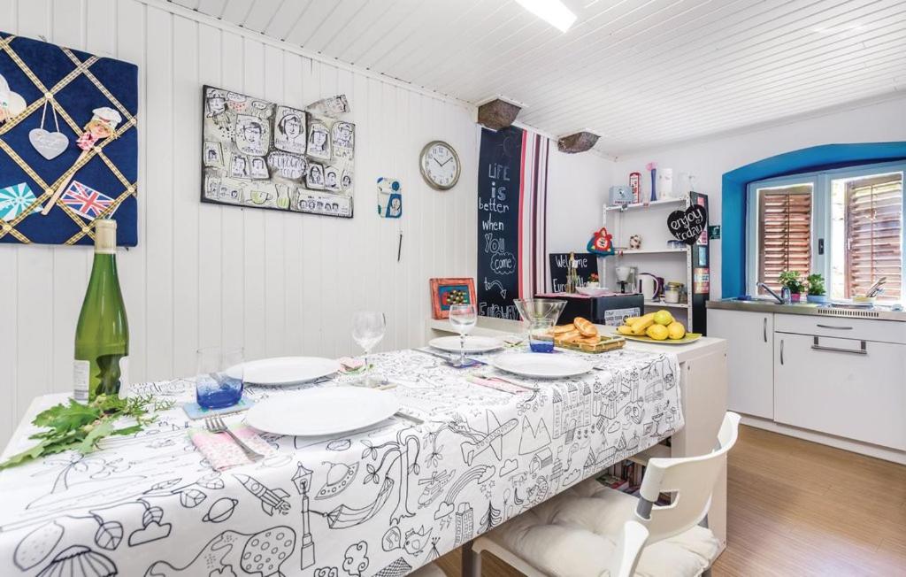 Euroway House - Housity