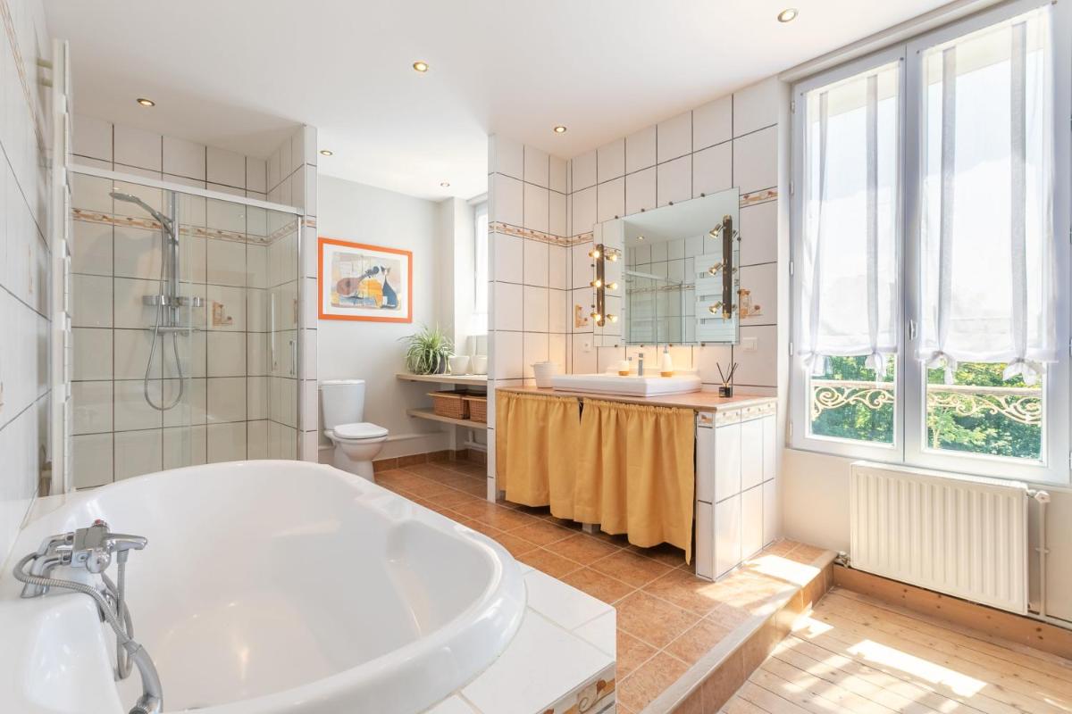 Suitetrails - Les Ormes - Grande maison avec Jacuzzi