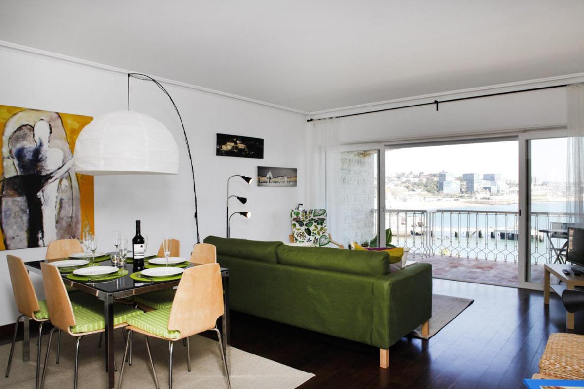 Remarkable view over Cascais Bay - Housity