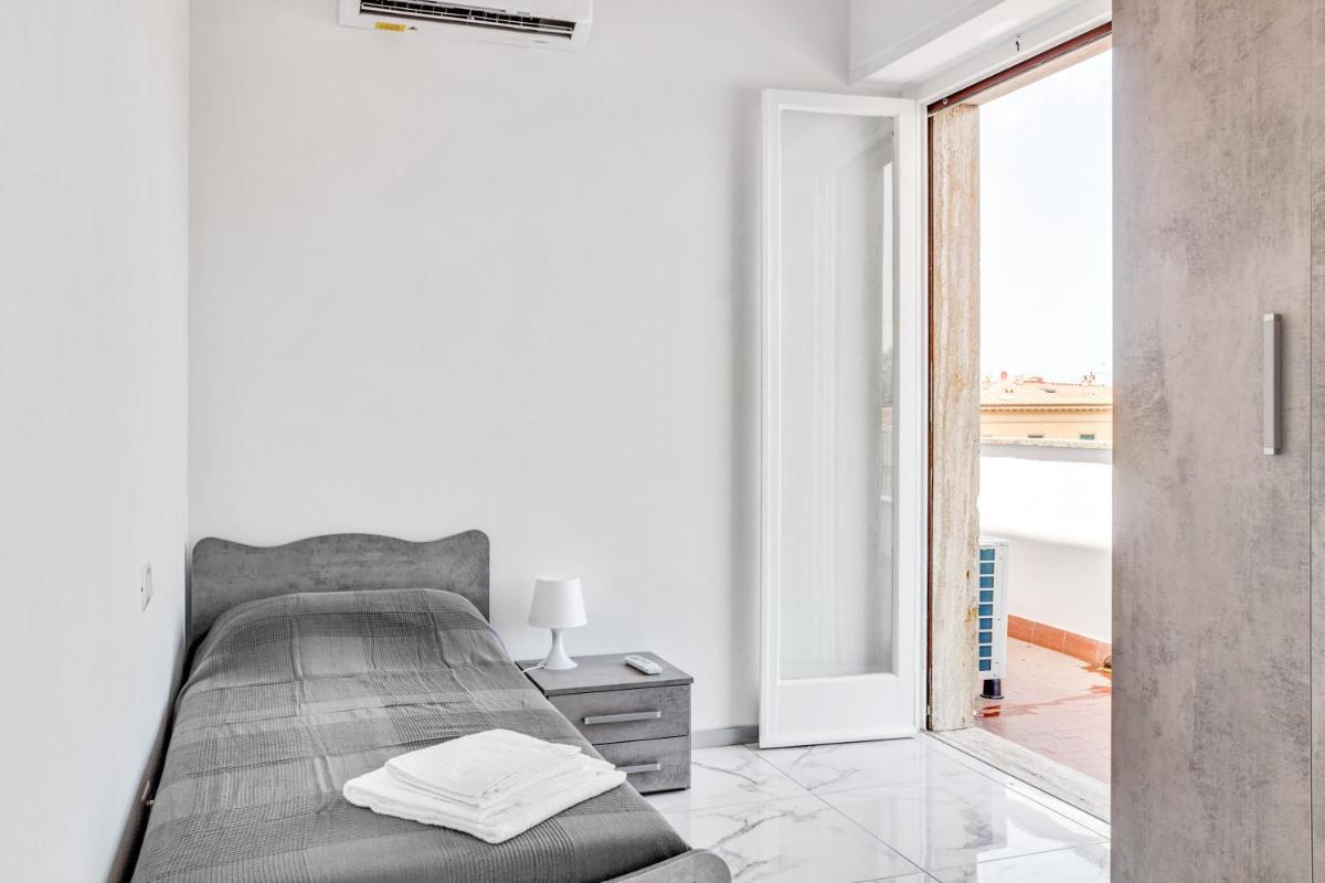 Modern Attics with Balconies and Panoramic View - Hizvo