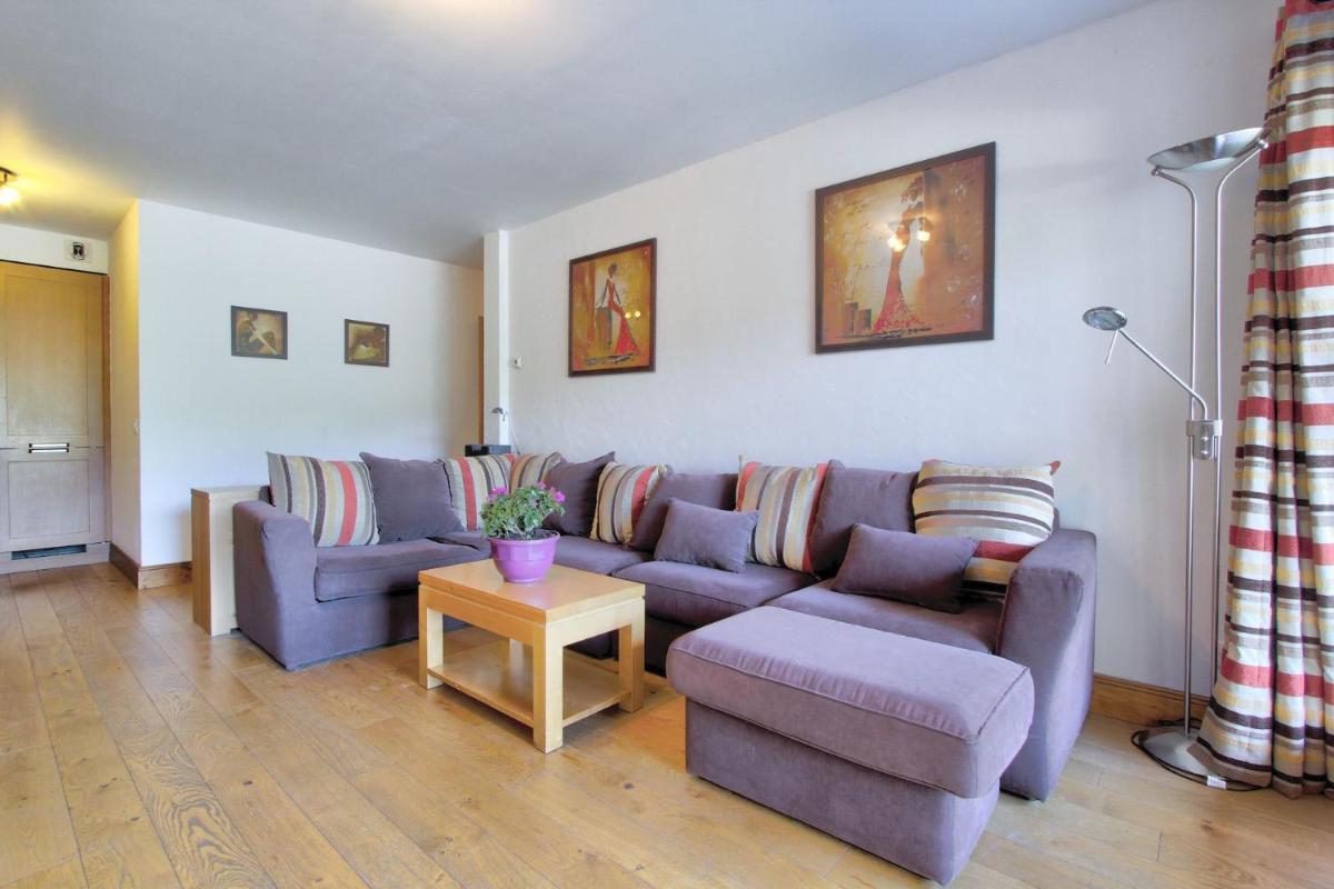 Apt Le Croix - 3 bedroom with hot tub - Snow and Trek - Housity