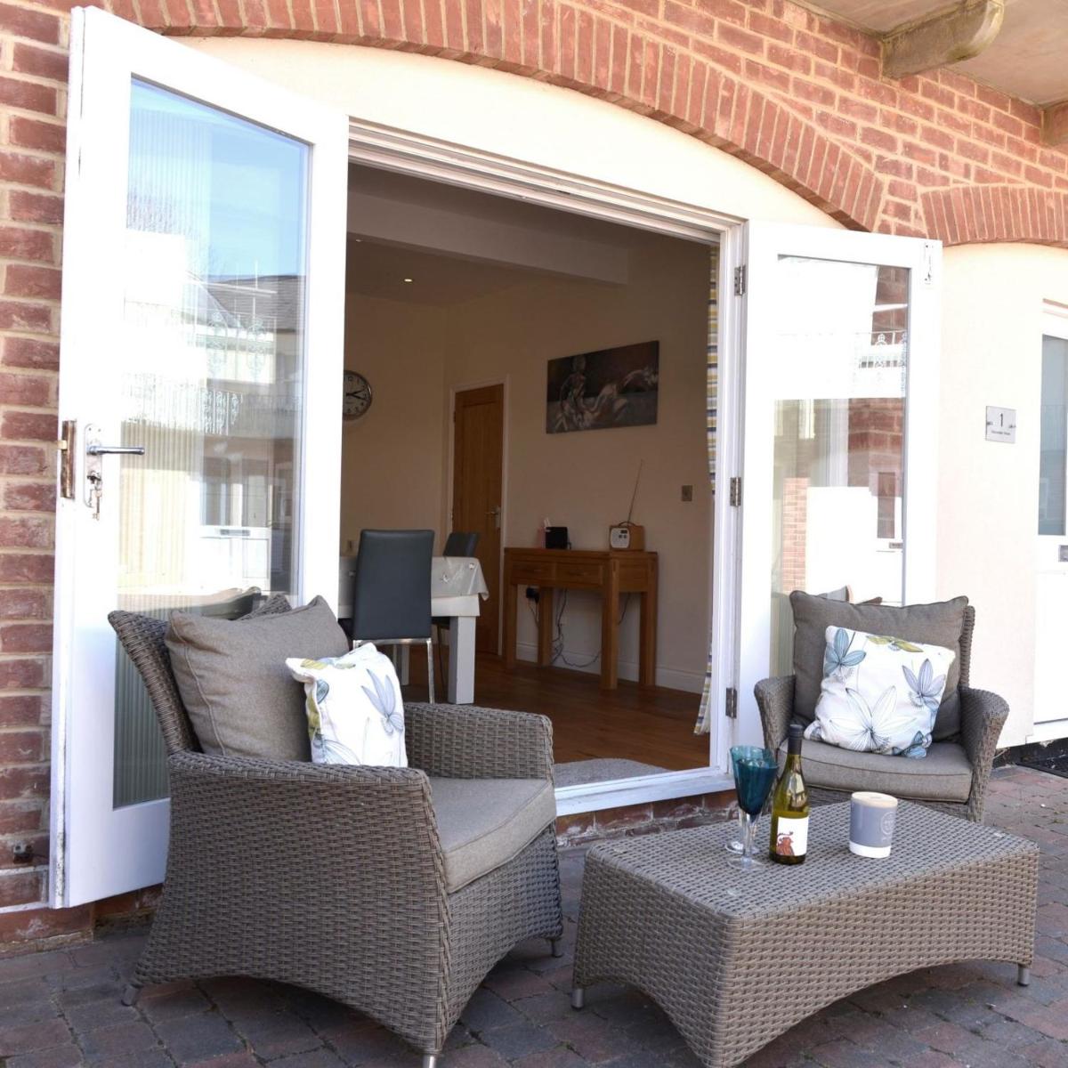 Seaside Mews - charming 2-bed cottage close to the sea - Housity