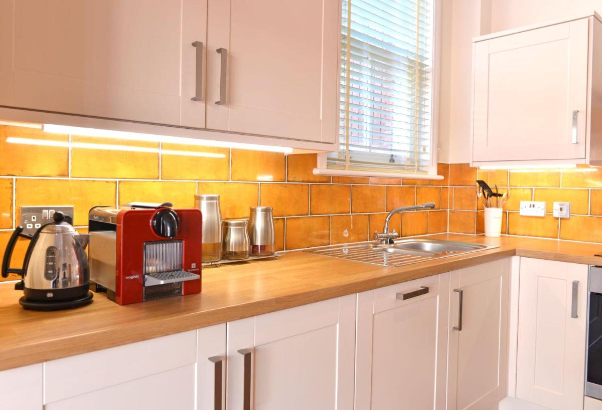 Seaside Mews - charming 2-bed cottage close to the sea - Housity