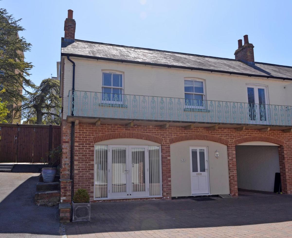 Seaside Mews - charming 2-bed cottage close to the sea - Housity