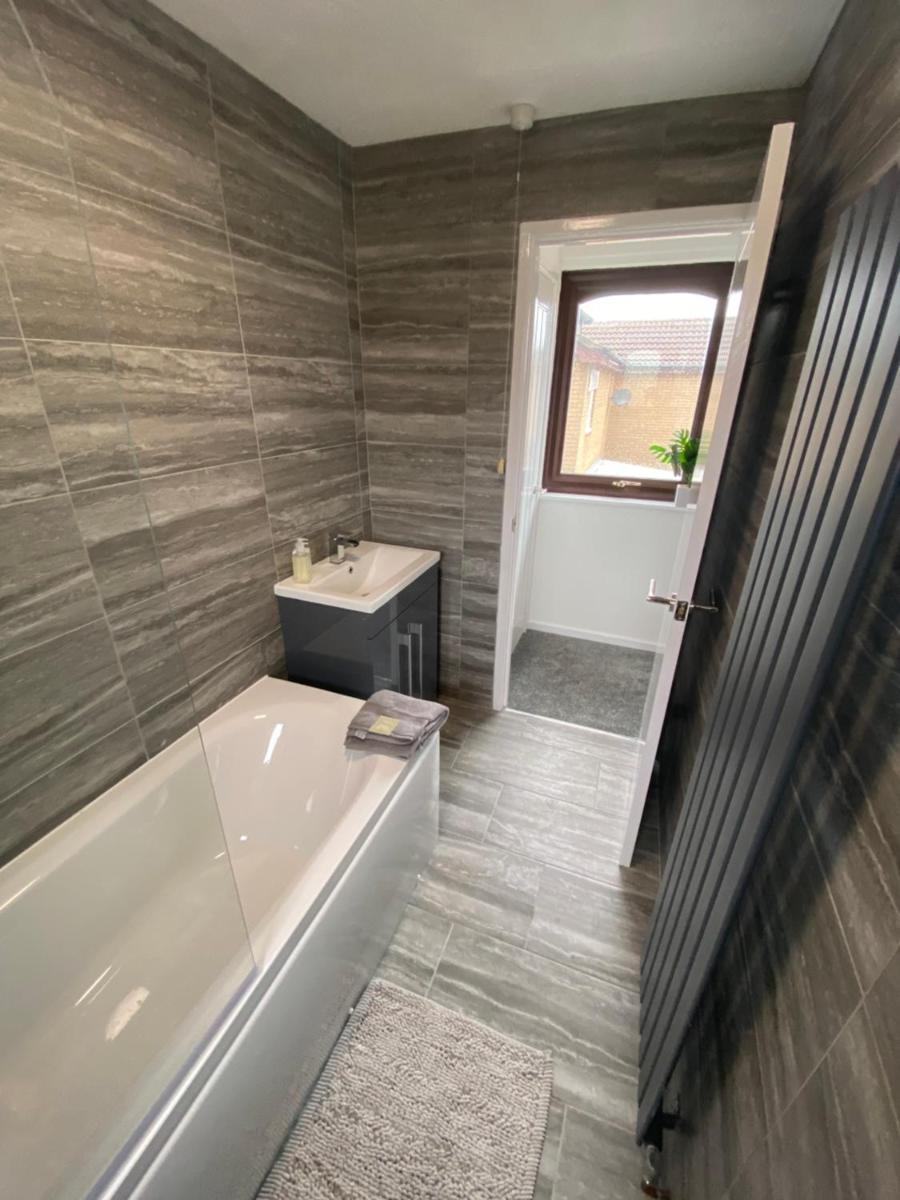 Newly Refurbished Beautiful Location 1 Bedroom Residential House sleeps 4 - Housity