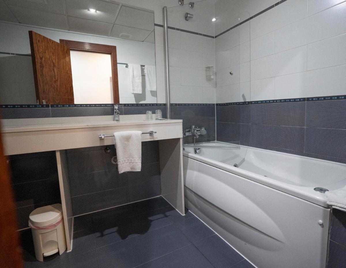 Hotel Lluna - Housity