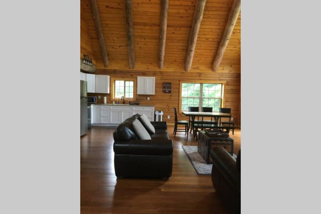 Spacious luxurious log cabin near Cooperstown NY - Housity