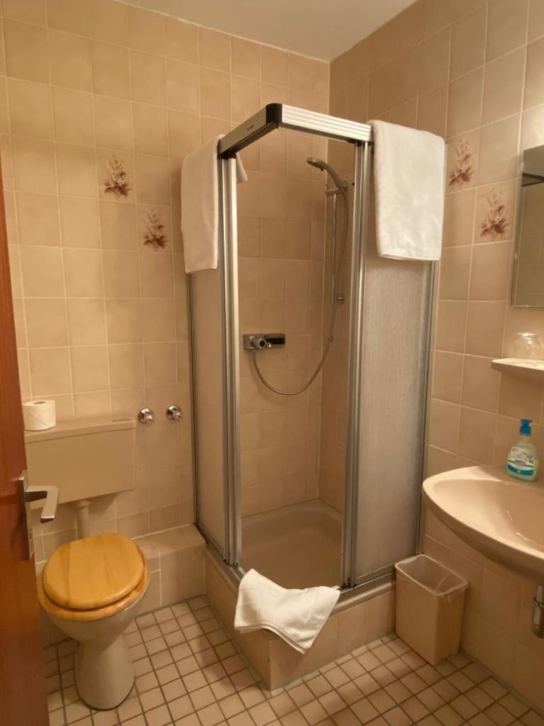 Hotel -Pension-Weller - Housity