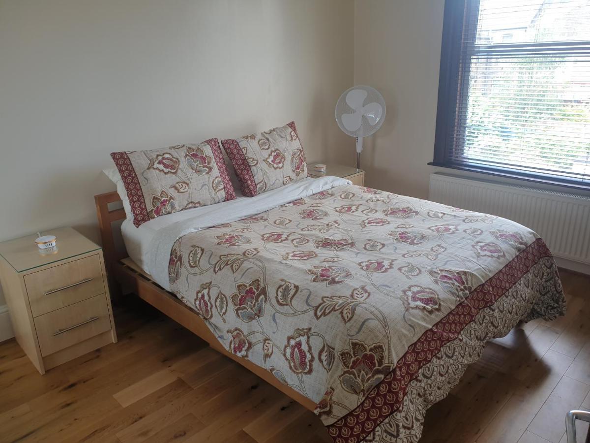 London Luxury Apartments 1min walk from Underground, with FREE PARKING FREE WIFI - Housity
