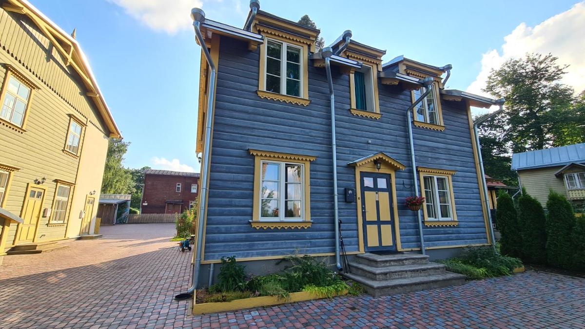 Apartment in Karlova manor summer house - Housity