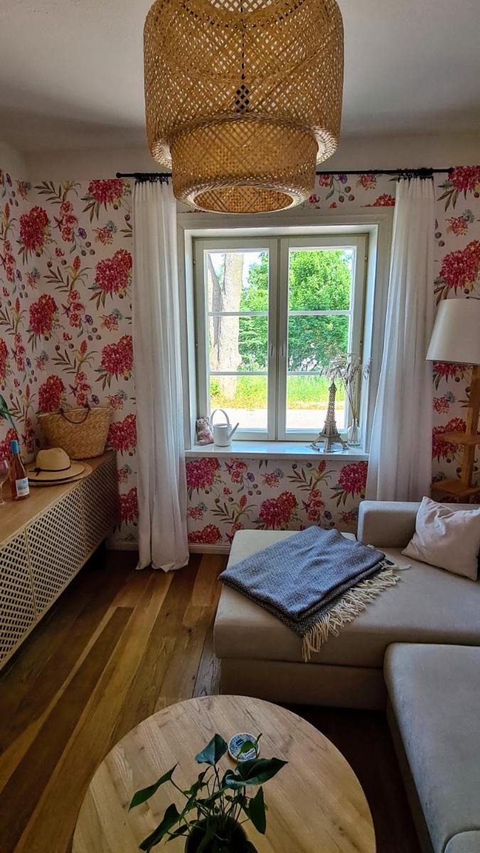 Apartment in Karlova manor summer house - Housity