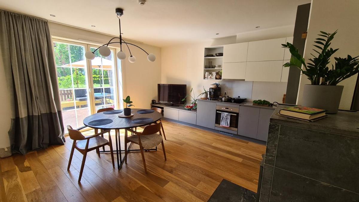 Apartment in Karlova manor summer house - Housity