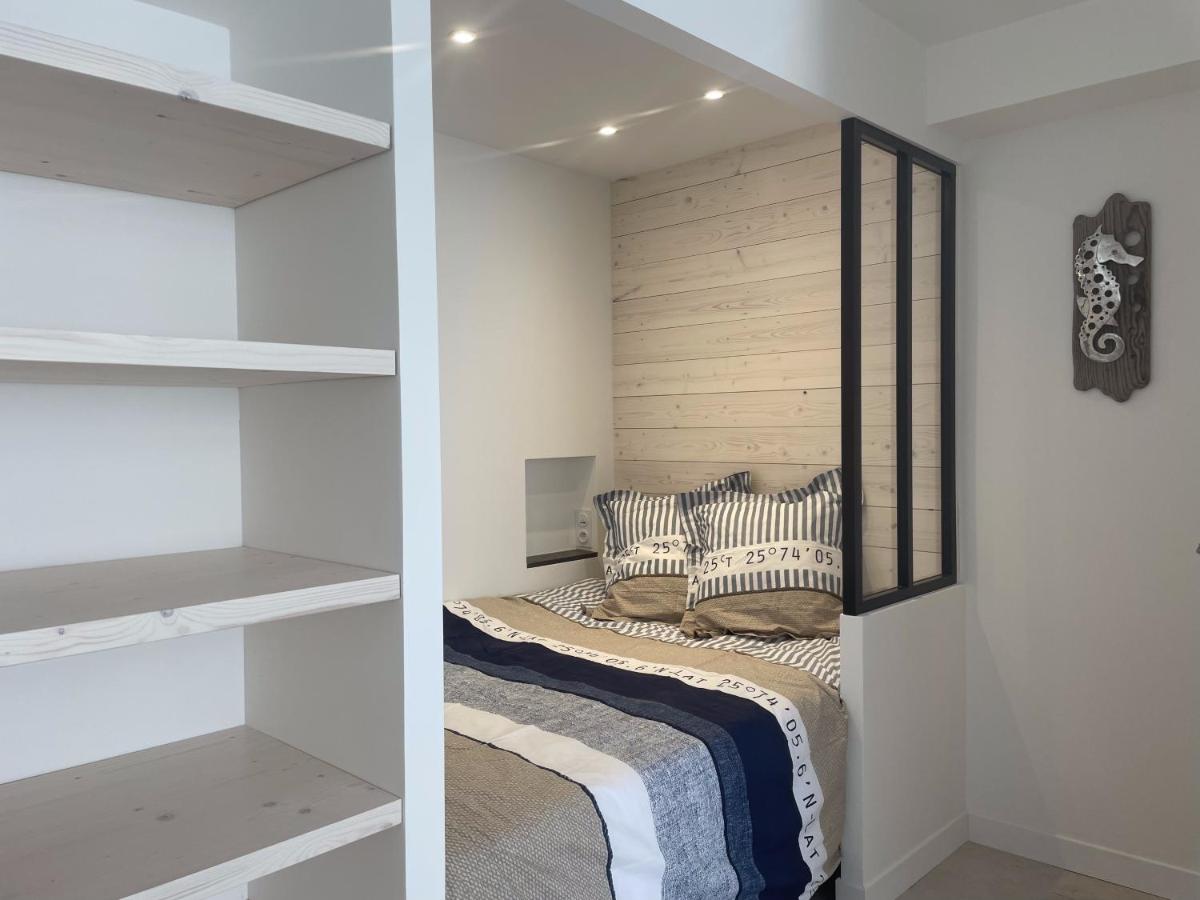 Le Petit Navire - Housity