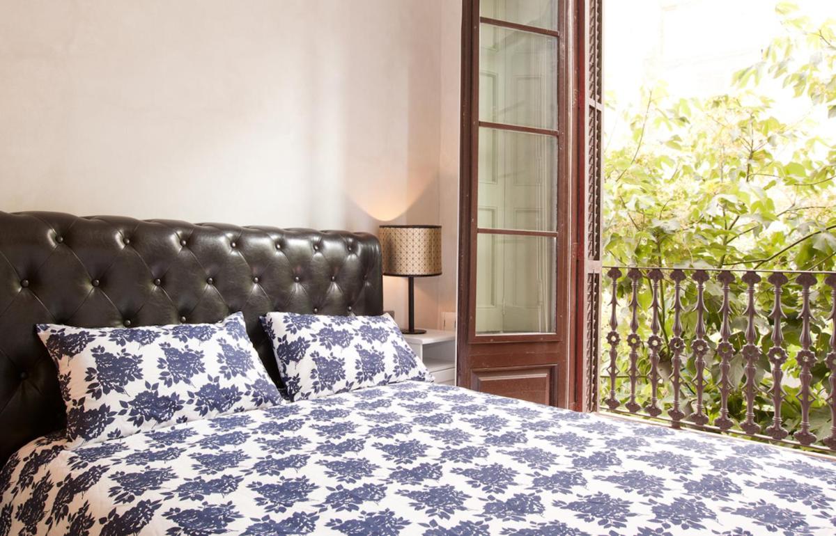 LUXURY BARCELONA CENTRAL CITY COSY 3 BEDROOM APARTMENT WITH PRIVATE TERRACE - Hizvo