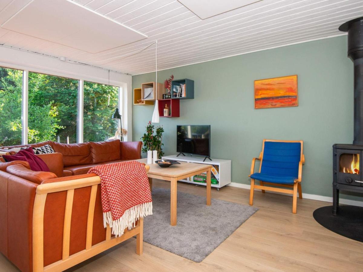 8 person holiday home in Rønde - Housity