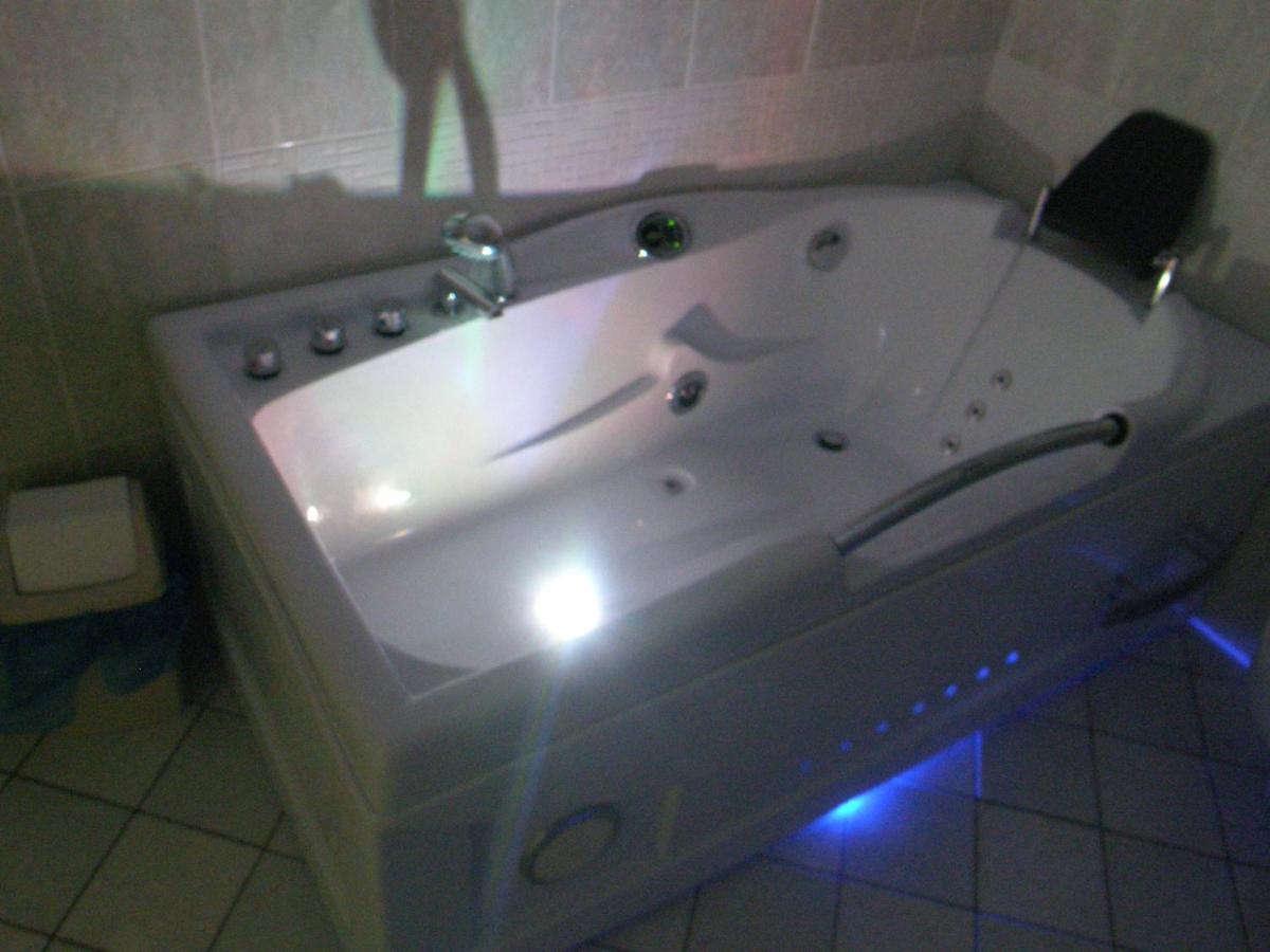 Gościniec pod Różą - Housity