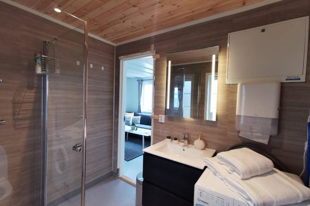 Brenna Cabin - Housity