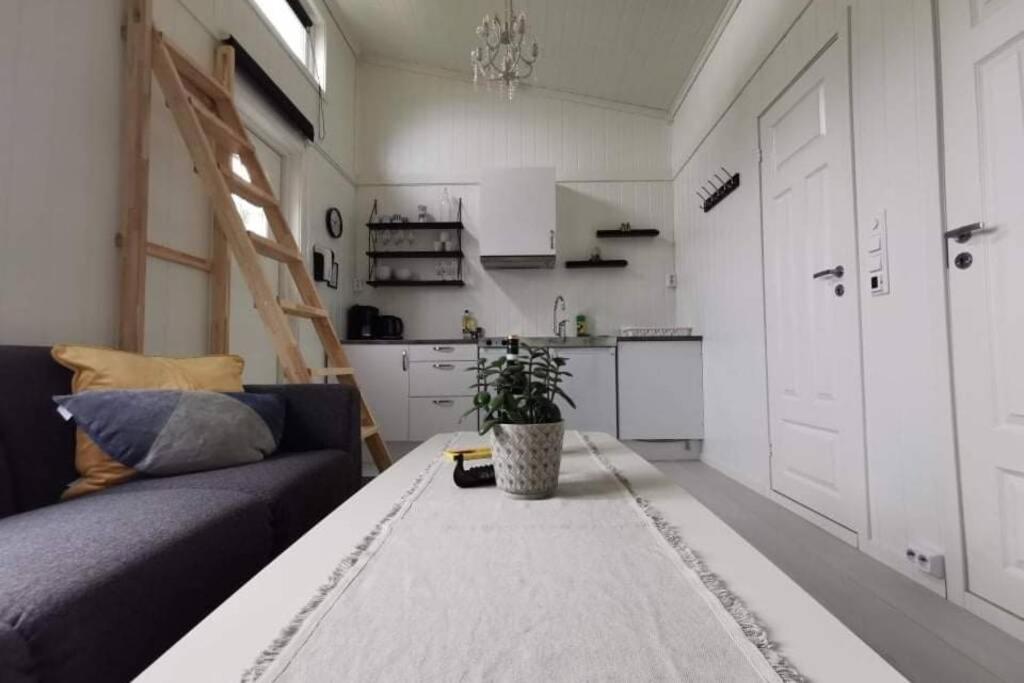 Brenna Cabin - Housity
