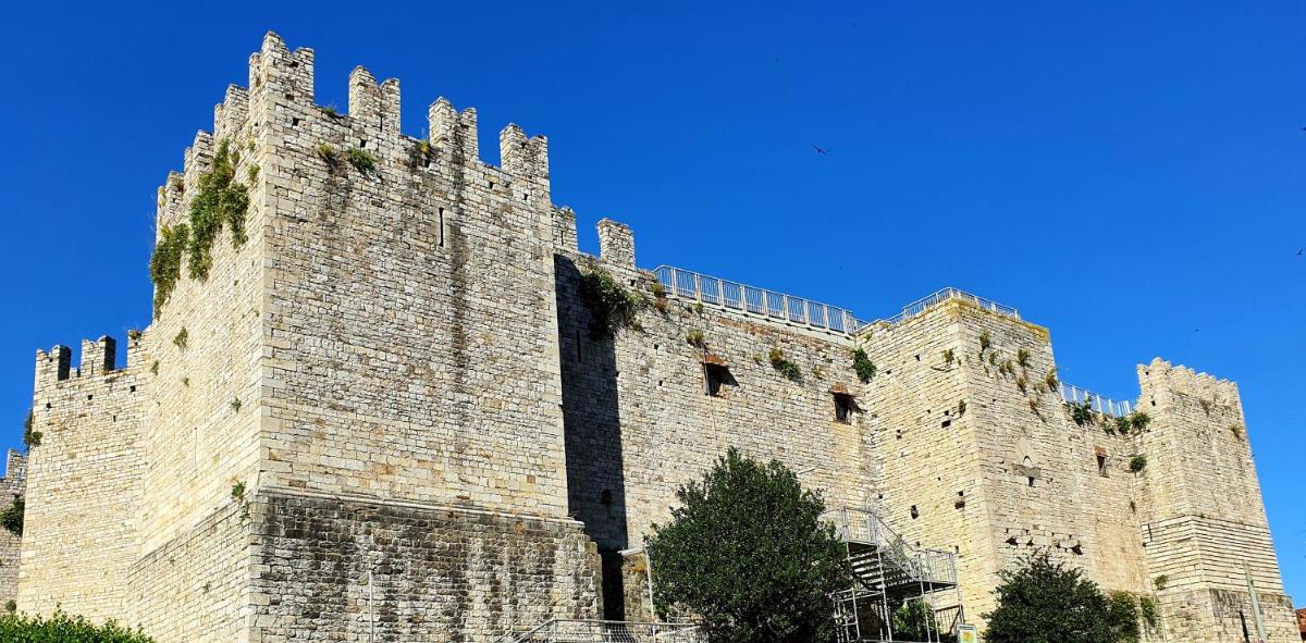 Castle Rooms - Housity