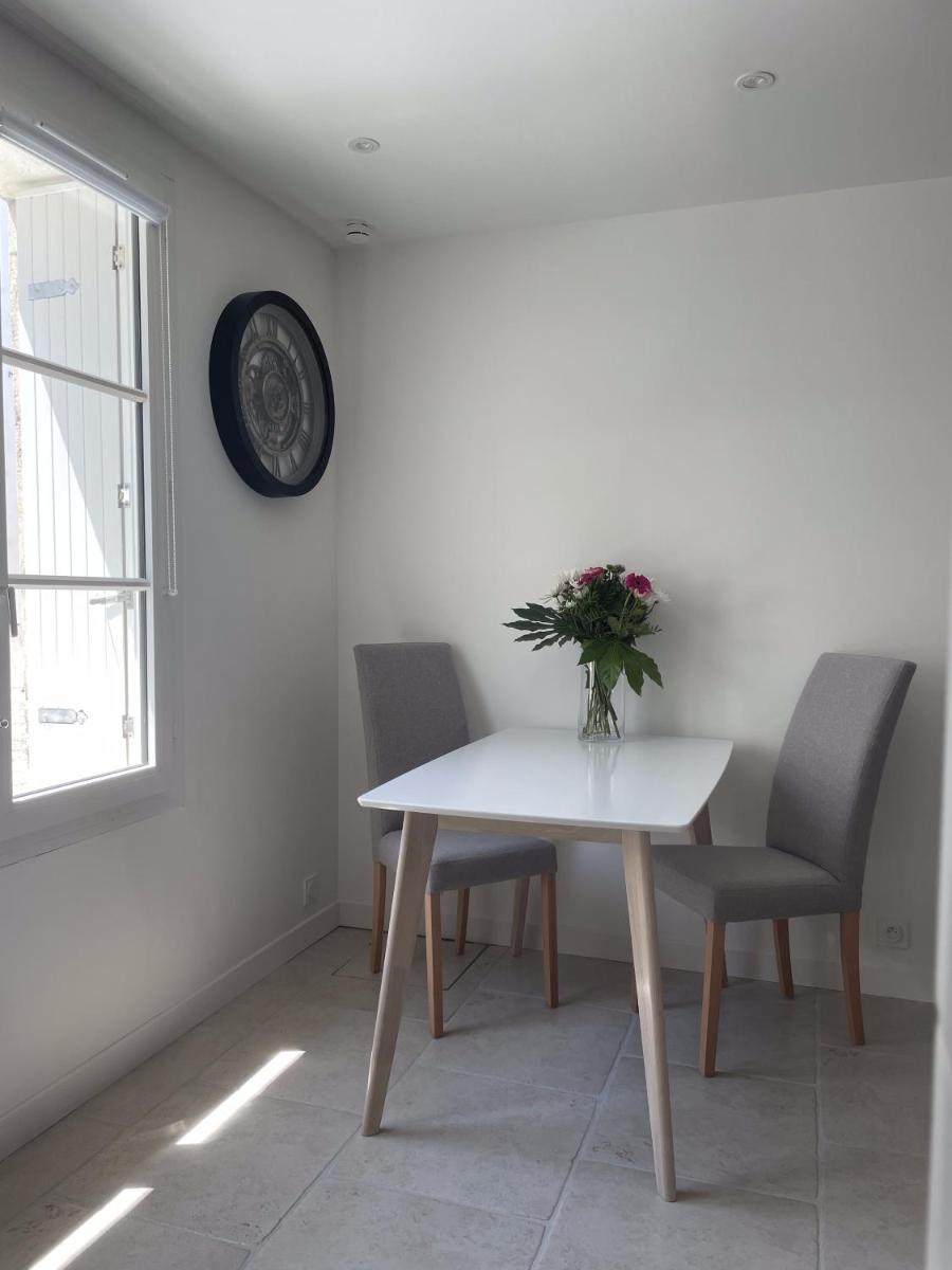 Le Petit Navire - Housity