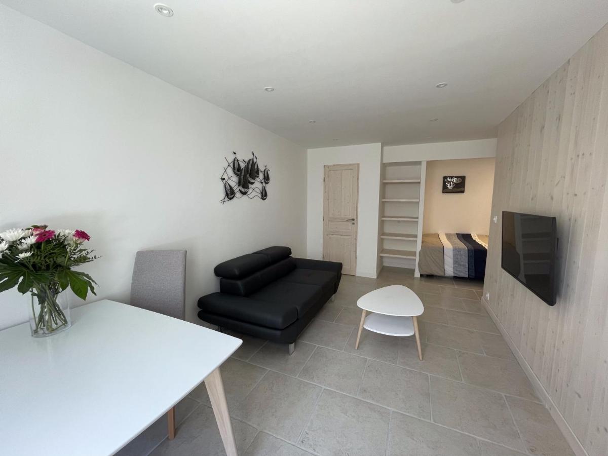 Le Petit Navire - Housity