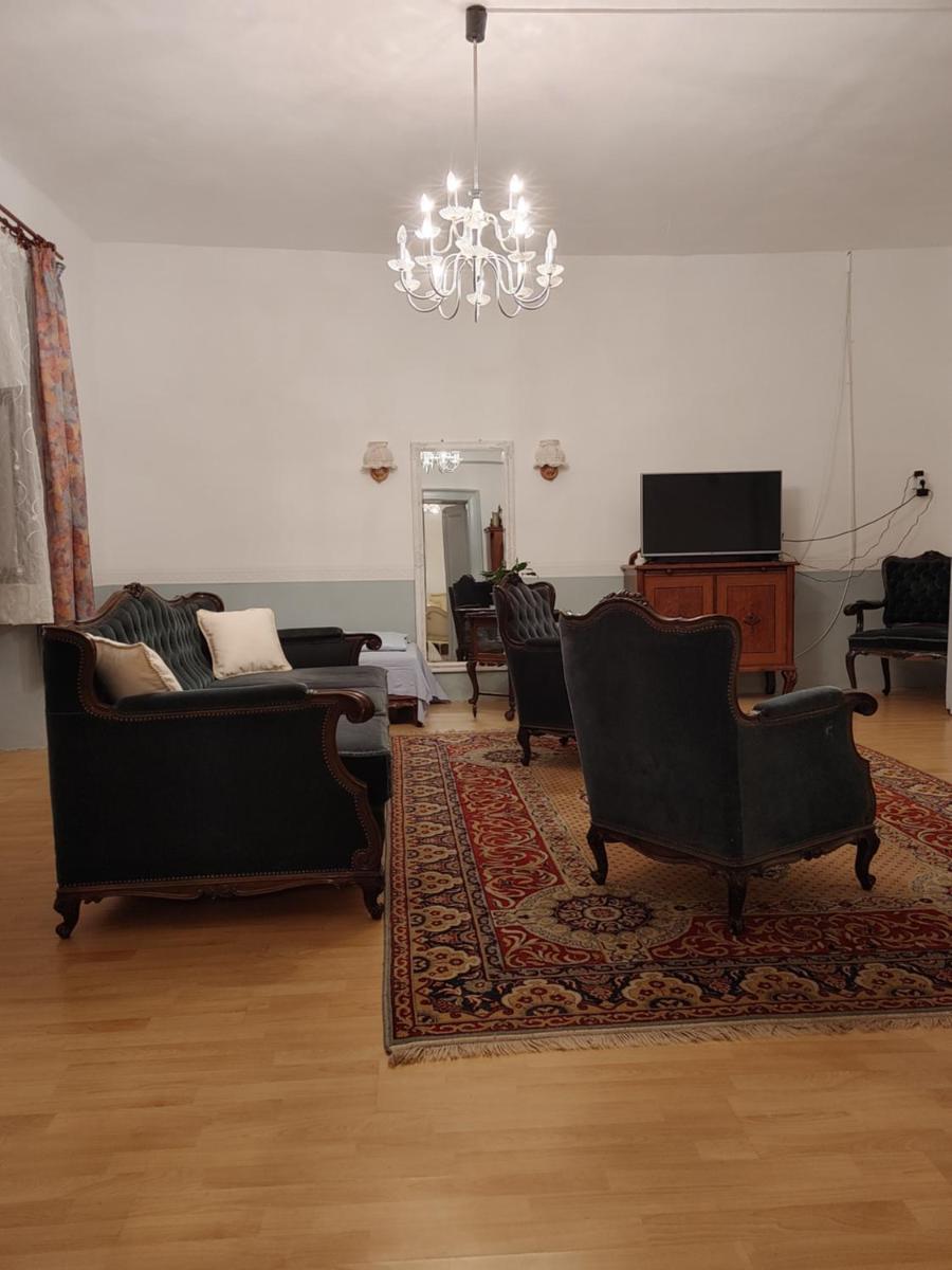 Suitetrails - Rokoko Apartman