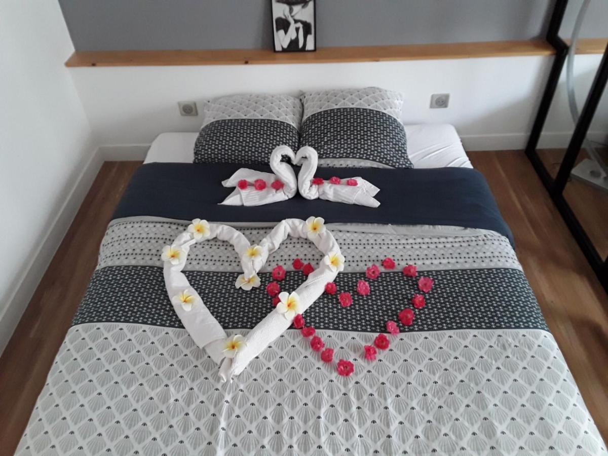 Suite room jacuzzi sauna privatif illimité Clisson - Housity