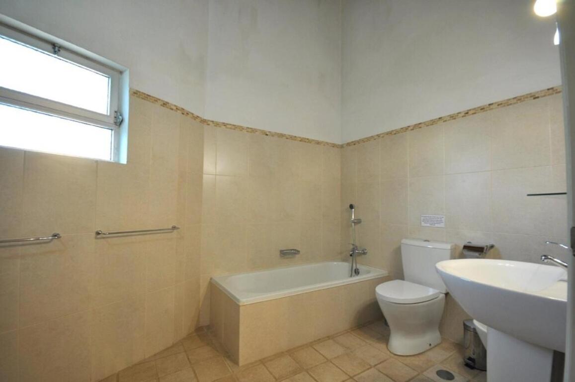 Fantastic vacation getaway, Private Tennis Court Golf Practice Facility - Housity