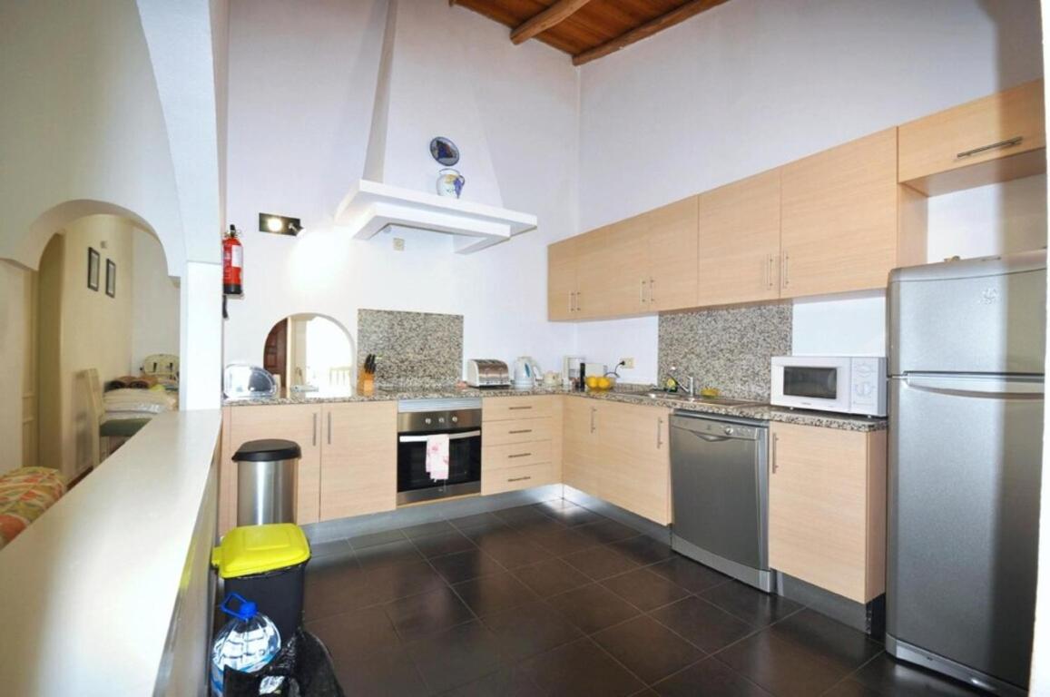 Fantastic vacation getaway, Private Tennis Court Golf Practice Facility - Housity