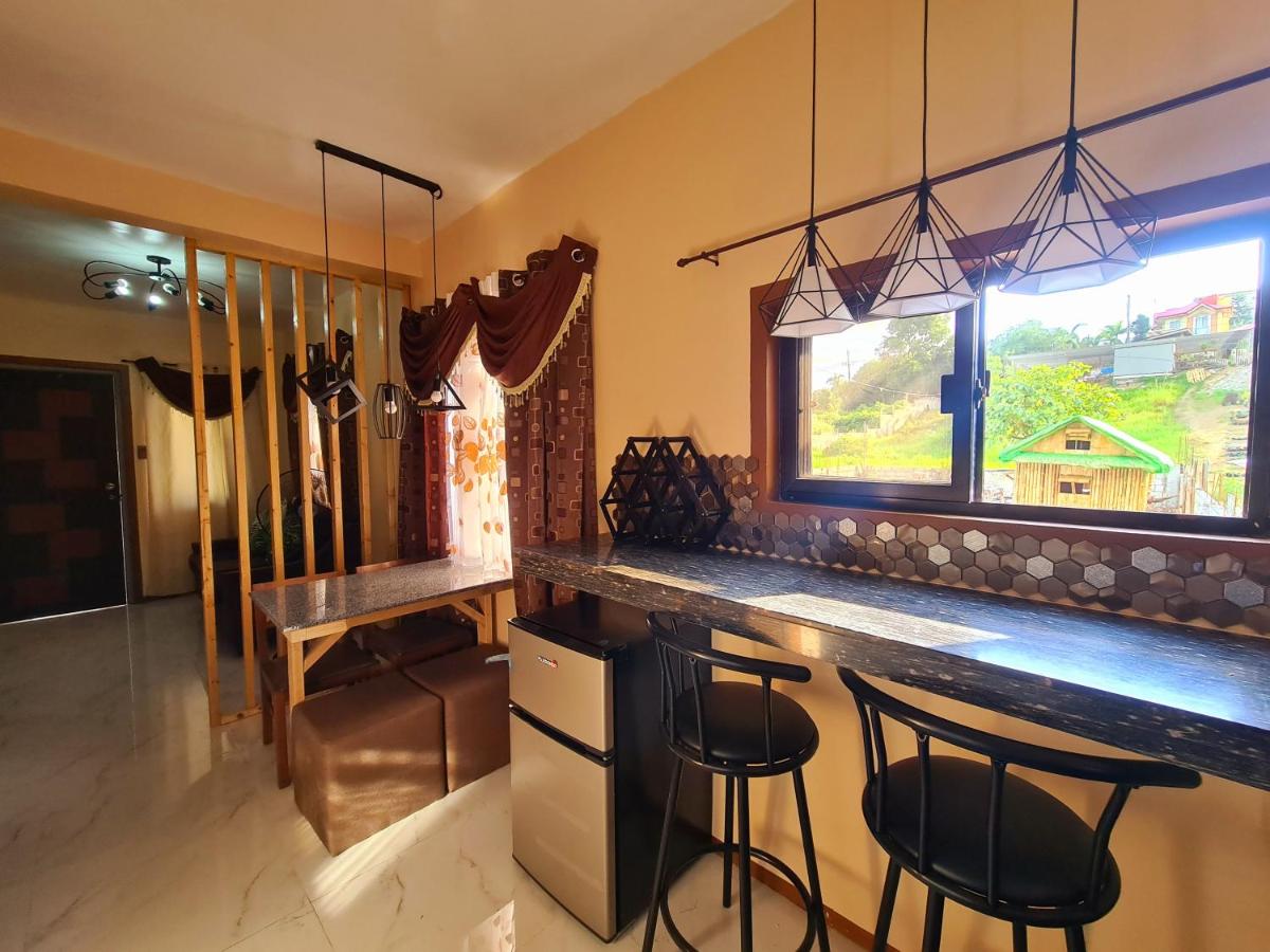 Tagaytay Staycation House by Bea & RM - Housity