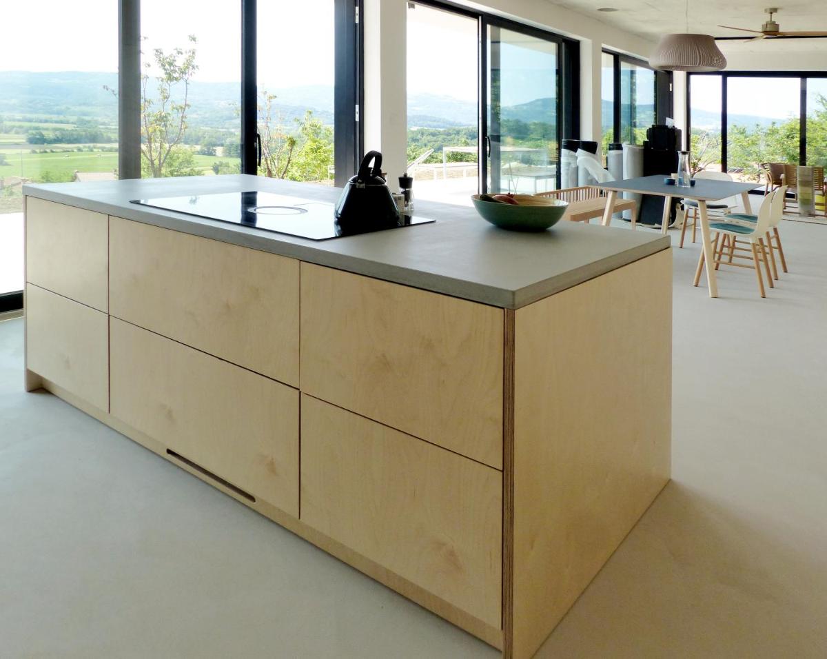 konjiček - house above the valley - Housity