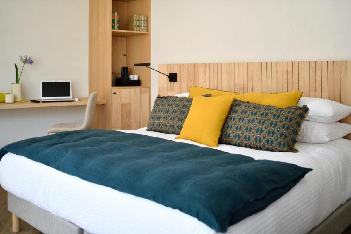 Un ou plusieurs lits dans un hébergement de l'établissement A SPERANZA Suites avec piscine privative chauffée