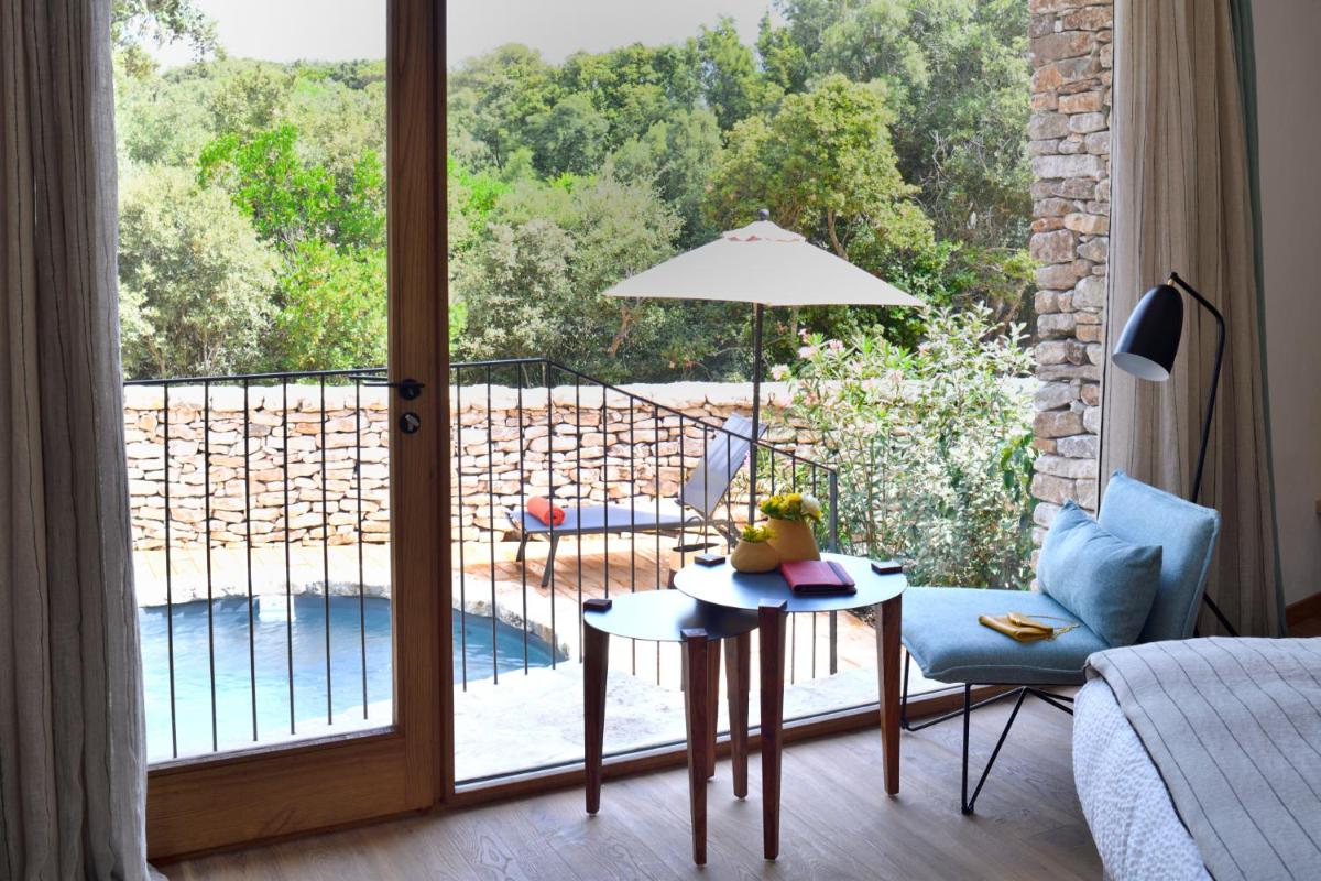 Piscine de l'établissement A SPERANZA Suites avec piscine privative chauffée ou située à proximité