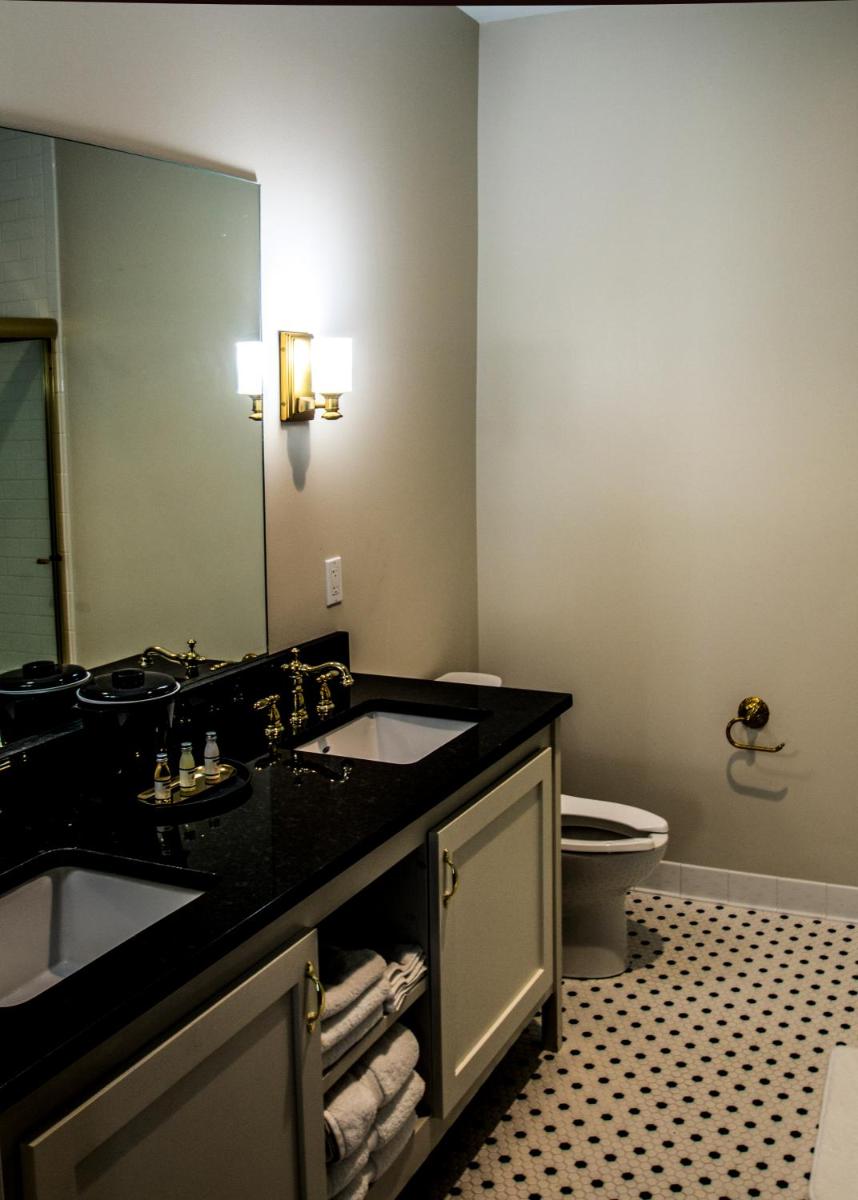 Meadows Hotel - Housity