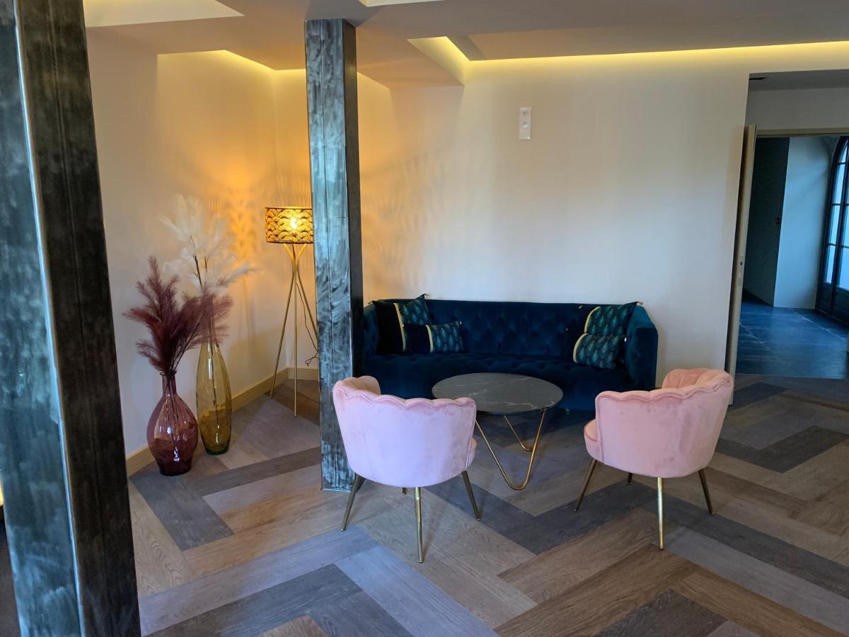 Coin salon dans l'établissement Hôtel 1770 & Spa