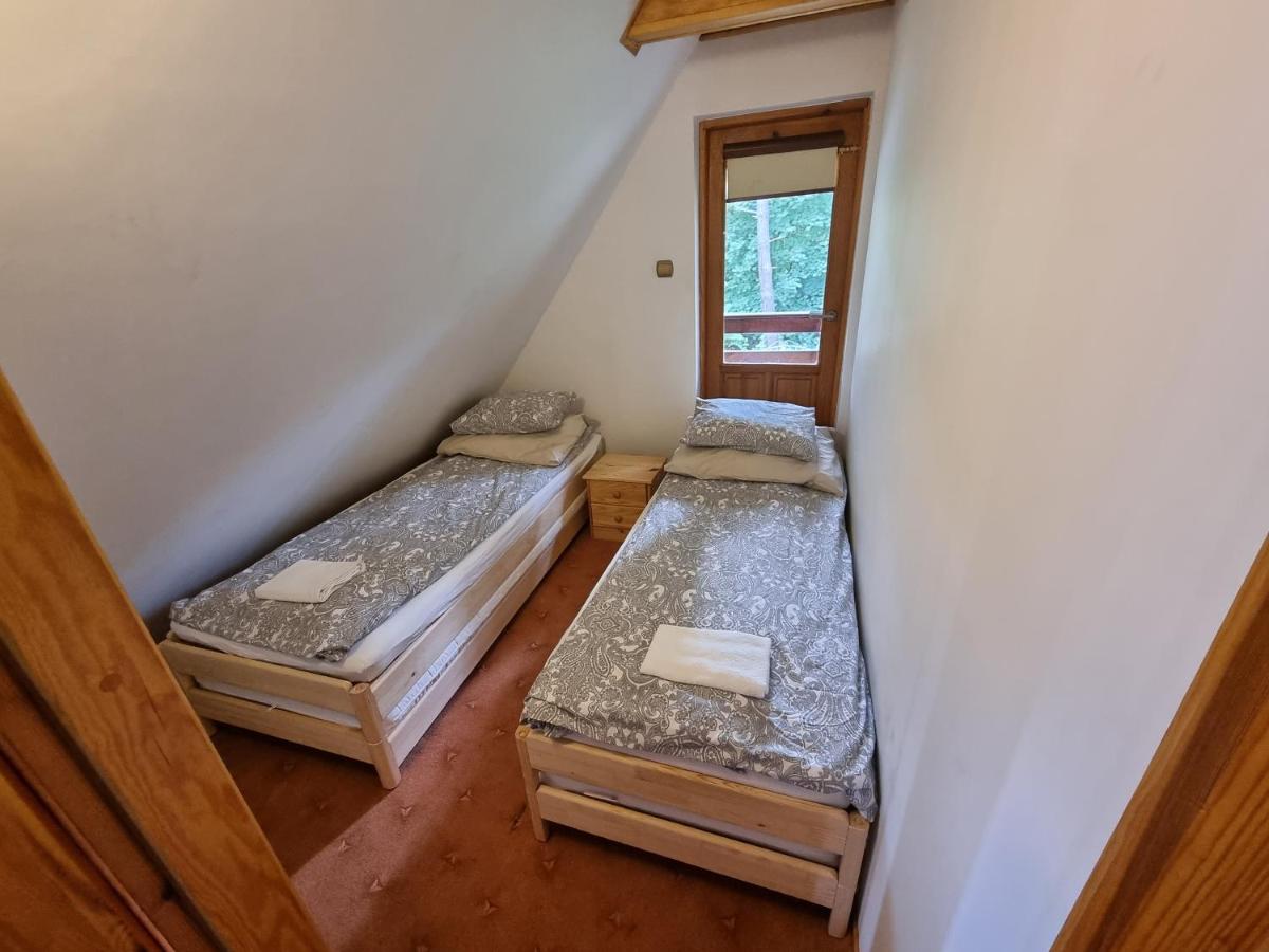 Dom nad Miedwiem - Housity