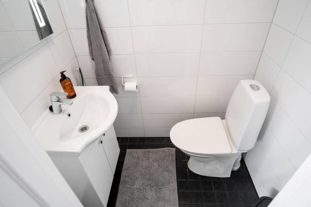 Seija's Modern Villa with Hot tub - Housity