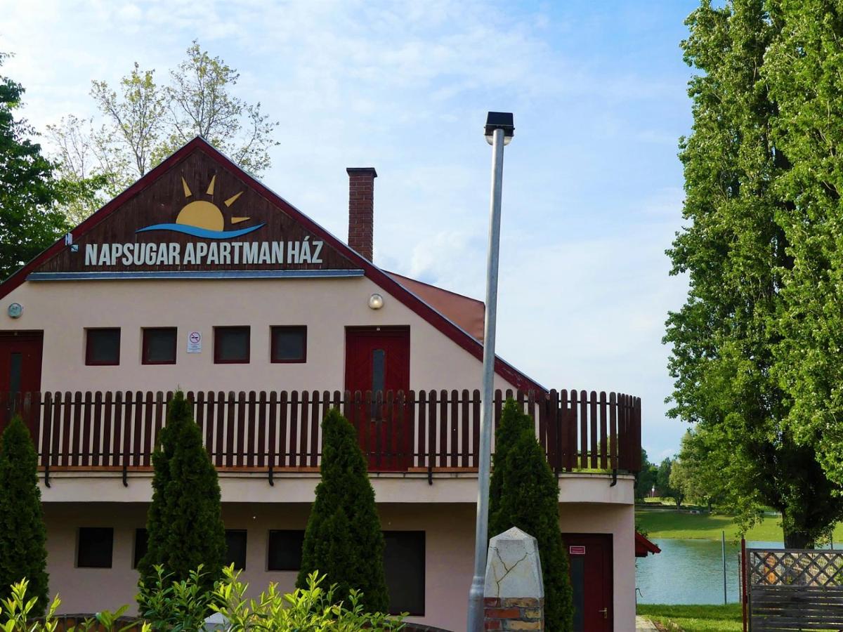 Napsugár Apartman - Housity