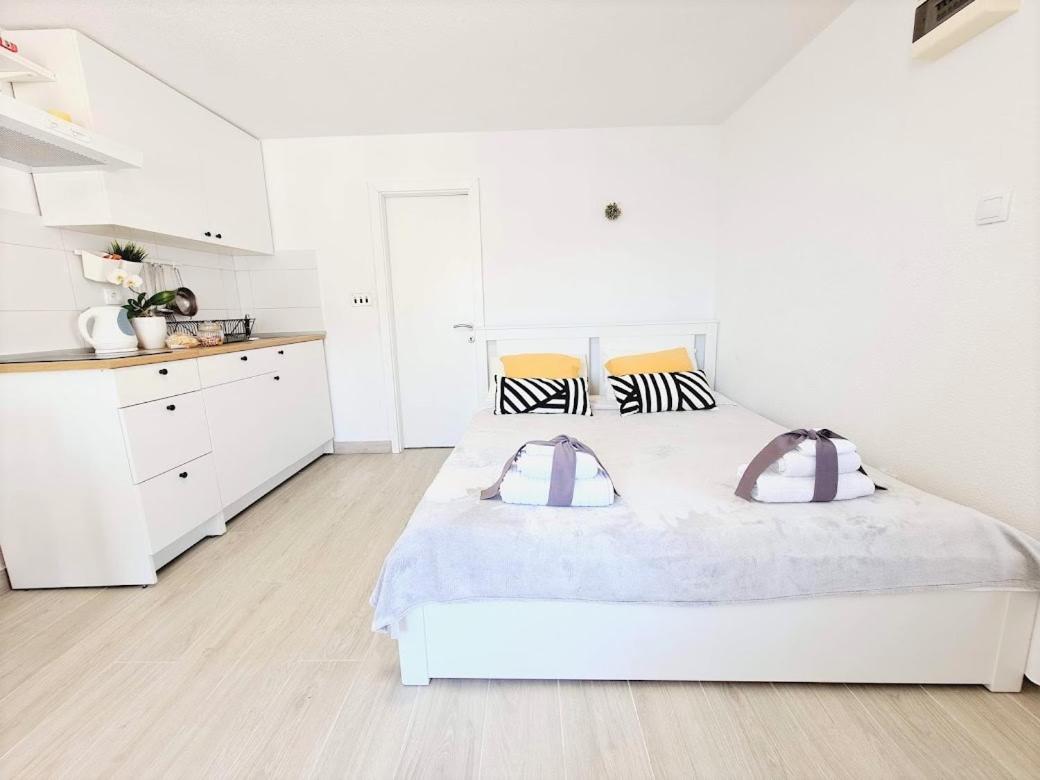 Waterfront studio overlooking The Old city - Housity