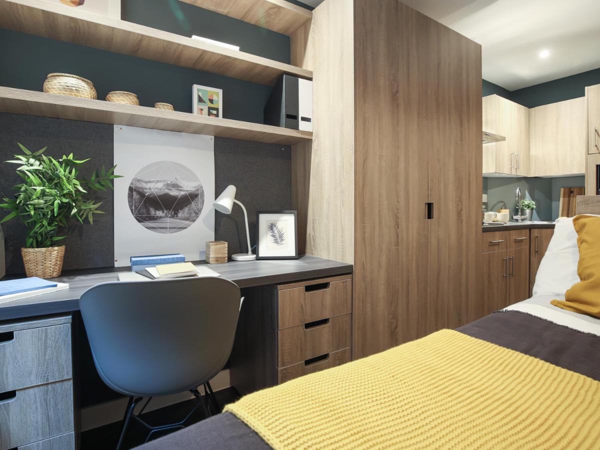 Trendy Studio Apartments at IQ Hammersmith in London - Housity