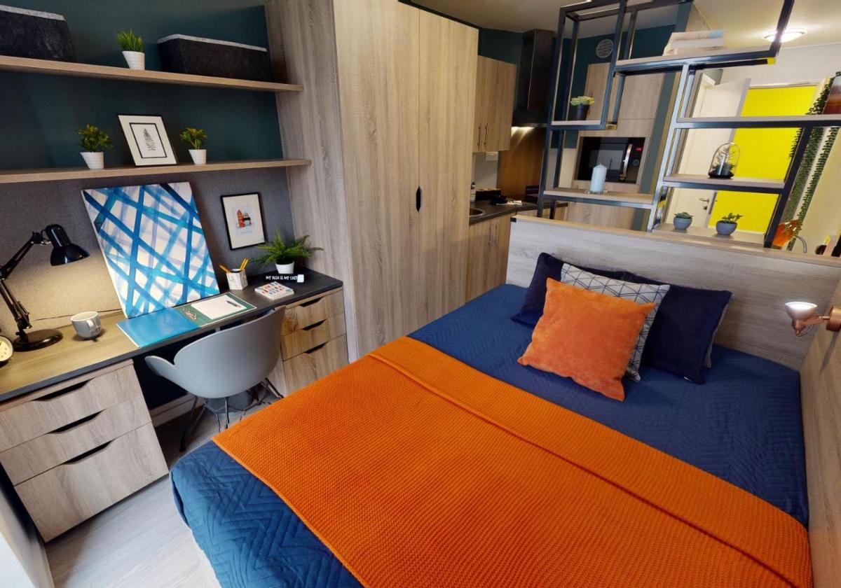 Trendy Studio Apartments at IQ Hammersmith in London - Housity