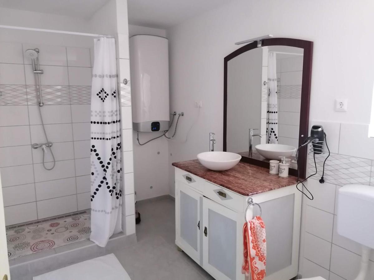 Őrségi Gyantafalva Vendégház - Housity