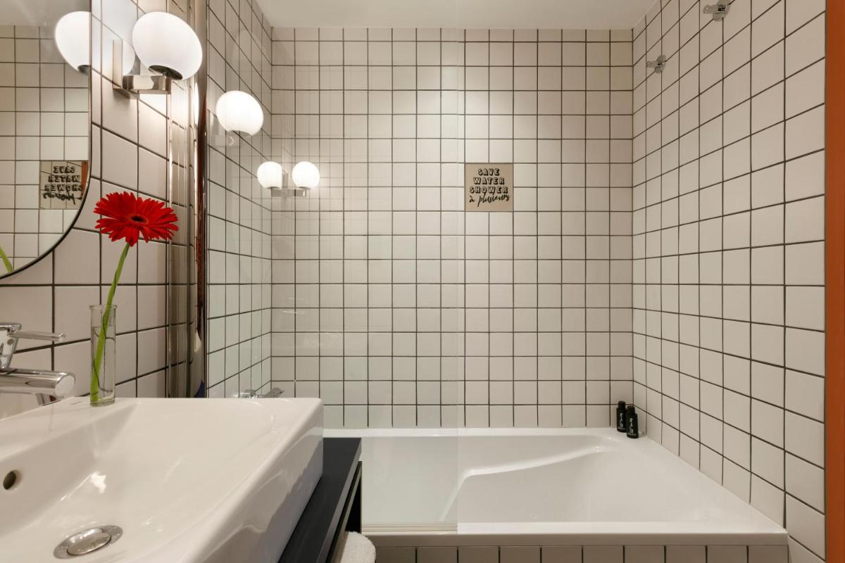 Salle de bains dans l'établissement RockyPop Flaine Hotel & Spa