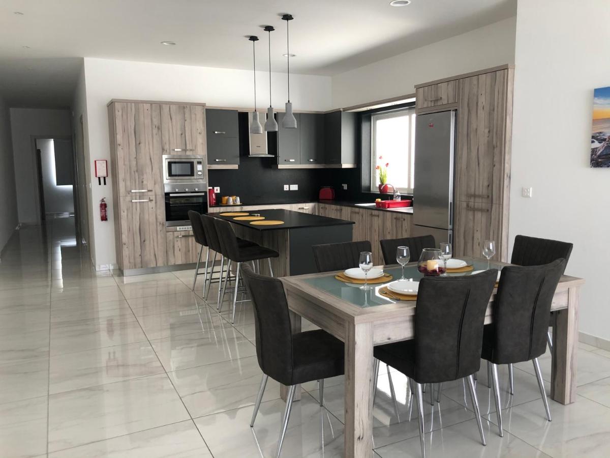 Penthouse in Marsaxlokk with panoramic views: 3 bedrooms, 2 baths - Housity
