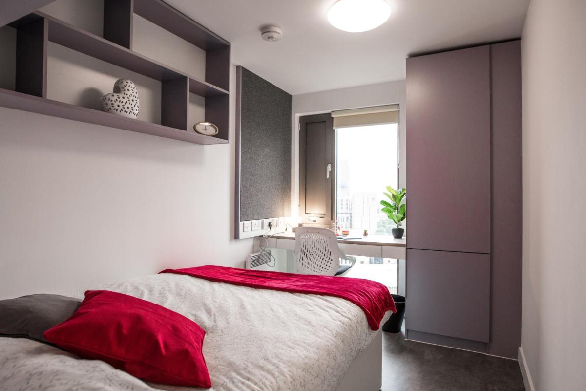 Student Only - Shared and Private  in Coventry - Housity
