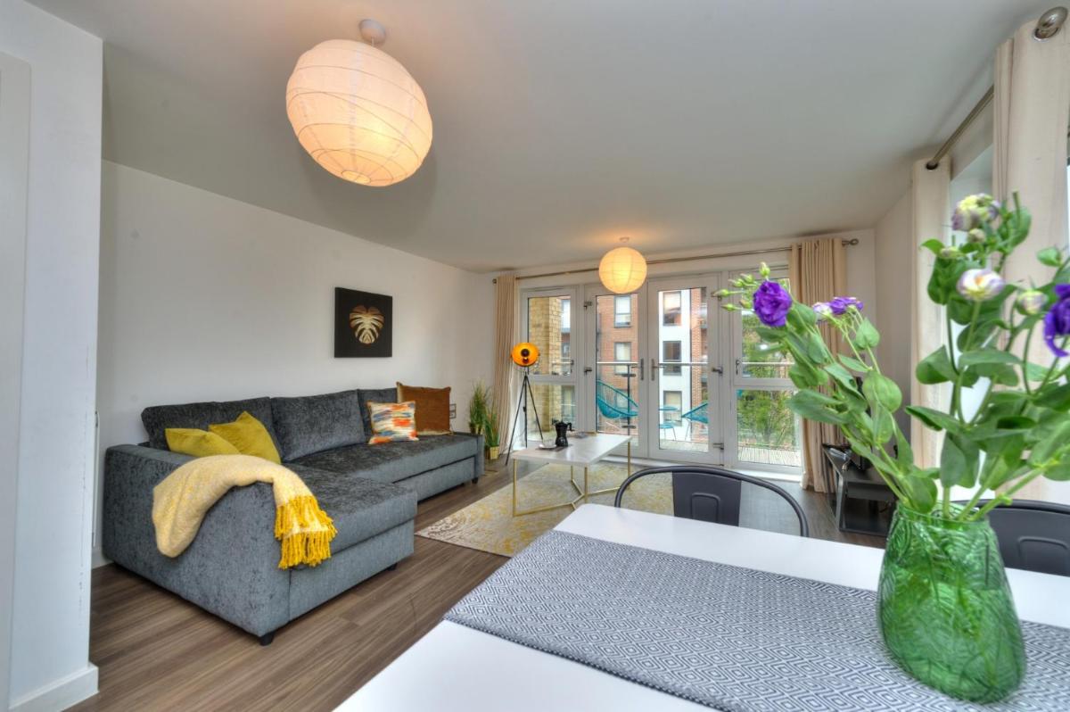 Executive Oakgrove Apartment by PAY AS U STAY - Housity