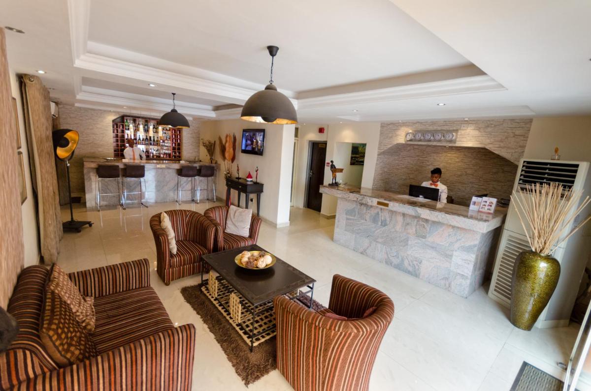 Pearl Gate Hotel - Housity