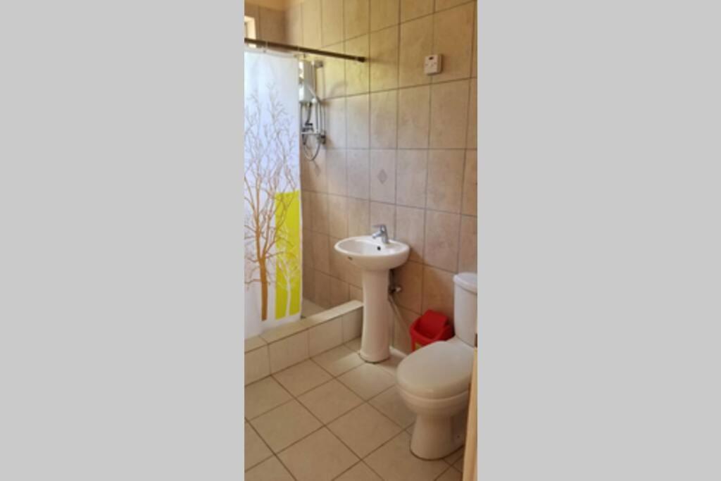 Spacious 4 Bdrm Apt nr Airport and Beach - Housity
